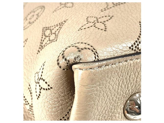Borsa Louis Vuitton Monogram Mahina Mulia Beige - vista 11