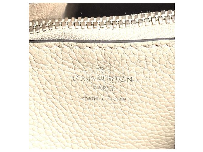 Borsa Louis Vuitton Monogram Mahina Mulia Beige - vista 13