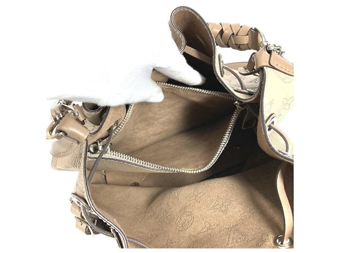 Borsa Louis Vuitton Monogram Mahina Mulia Beige - vista 14