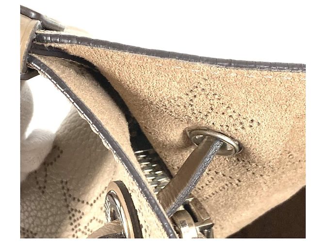 Borsa Louis Vuitton Monogram Mahina Mulia Beige - vista 15