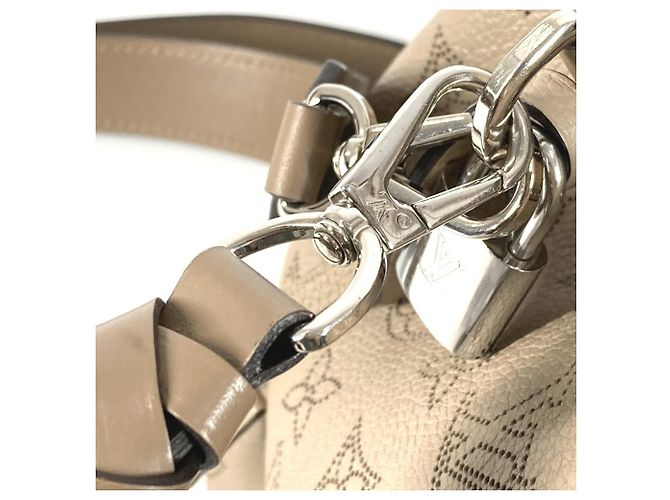 Borsa Louis Vuitton Monogram Mahina Mulia Beige - vista 16