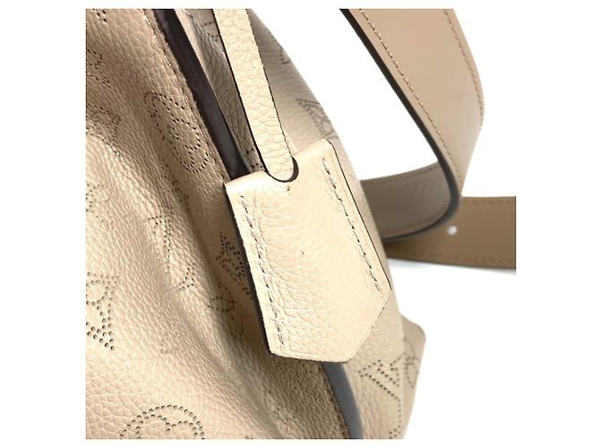 Borsa Louis Vuitton Monogram Mahina Mulia Beige - vista 17