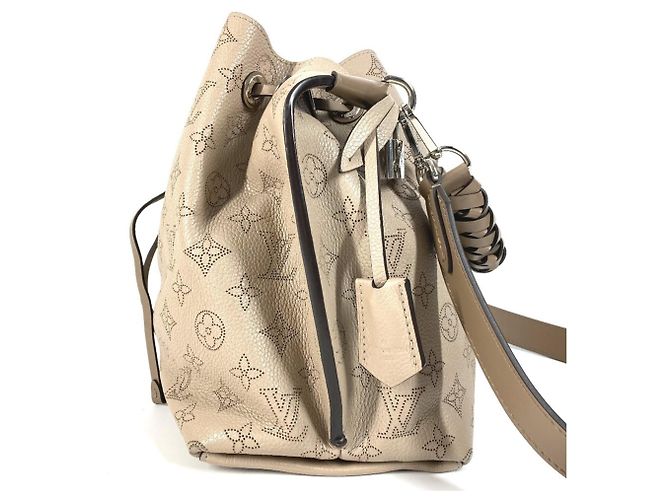 Borsa Louis Vuitton Monogram Mahina Mulia Beige - vista 3