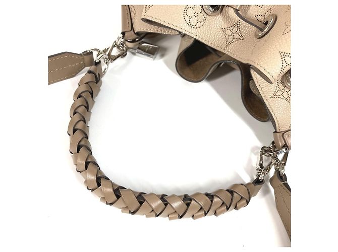 Borsa Louis Vuitton Monogram Mahina Mulia Beige - vista 6