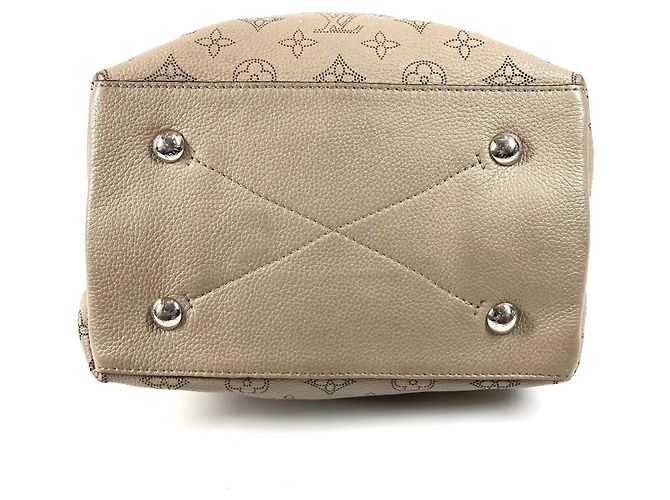 Borsa Louis Vuitton Monogram Mahina Mulia Beige - vista 7