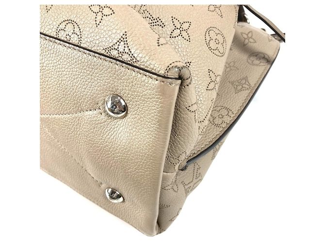 Borsa Louis Vuitton Monogram Mahina Mulia Beige - vista 8