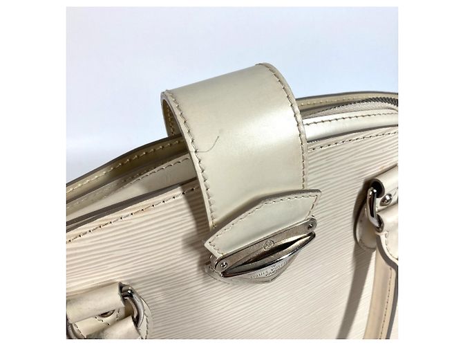 Bolso de Hombro Louis Vuitton Epi Pont Neuf GM Blanco Blanco roto - vista 11