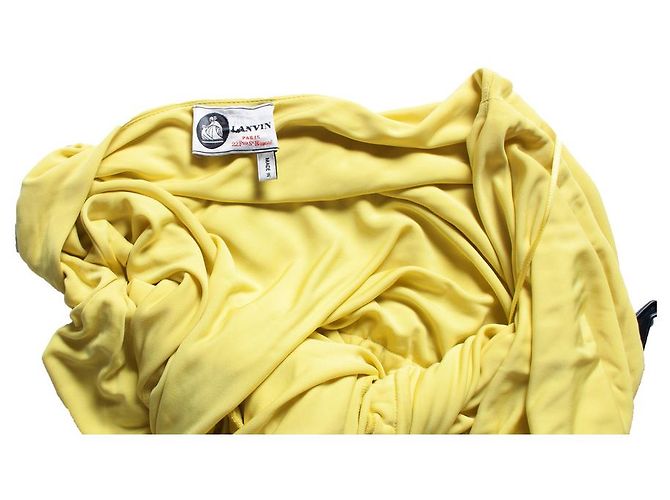 Vestido drapeado de un hombro en amarillo de Lanvin - vista 5