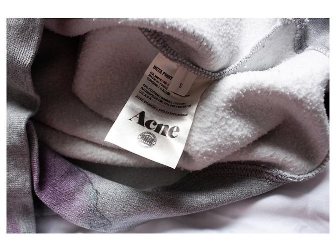 Grauer Acne-Pullover mit Rosenmuster - Ansicht 5