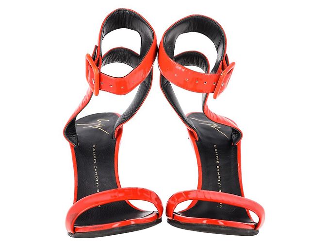 Giuseppe Zanotti High Ankle Strap Sandalen mit roten Lacklederabsätzen - Ansicht 2