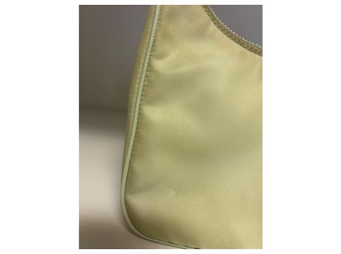 Borsa a mano Prada Re Edition 2005 in nylon verde - vista 4