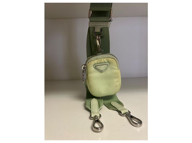 Borsa a mano Prada Re Edition 2005 in nylon verde - vista 8
