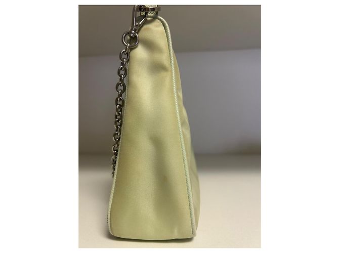 Borsa a mano Prada Re Edition 2005 in nylon verde - vista 9