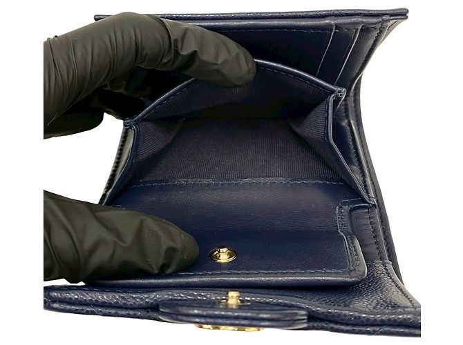 Cartera tri-fold de cuero caviar Matelassé Coco de Chanel Azul marino - vista 10