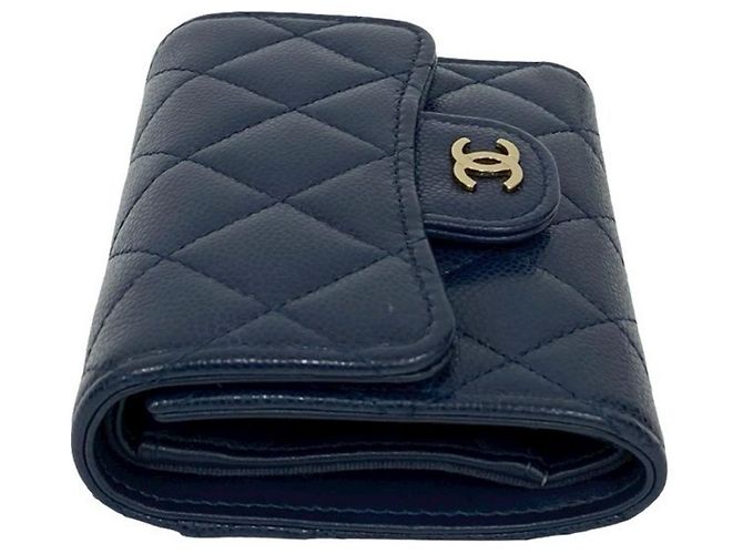 Cartera tri-fold de cuero caviar Matelassé Coco de Chanel Azul marino - vista 4