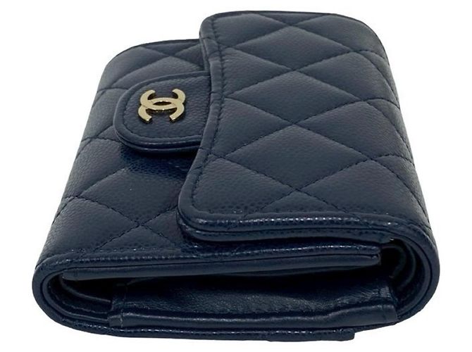 Cartera tri-fold de cuero caviar Matelassé Coco de Chanel Azul marino - vista 5
