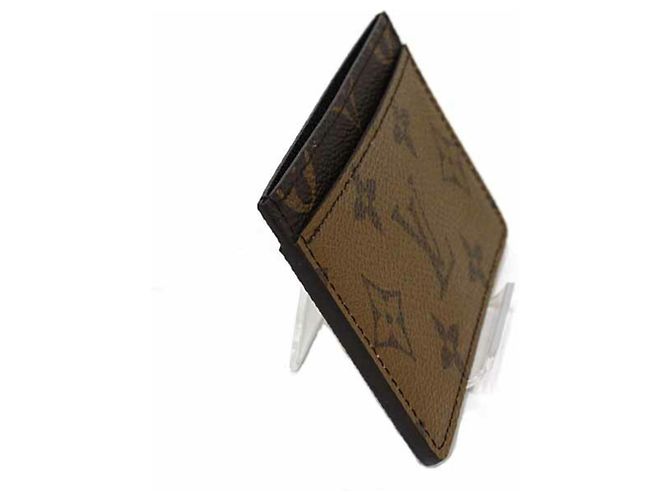 Tarjetero Monogram Reverse Louis Vuitton Castaño - vista 4