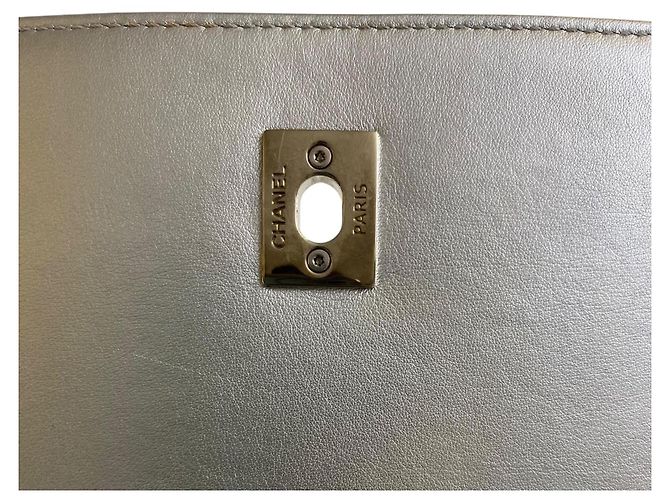 Borsa a tracolla in pelle di vitello metallica argento Chanel Airlines 16P Mini Propellor - vista 12