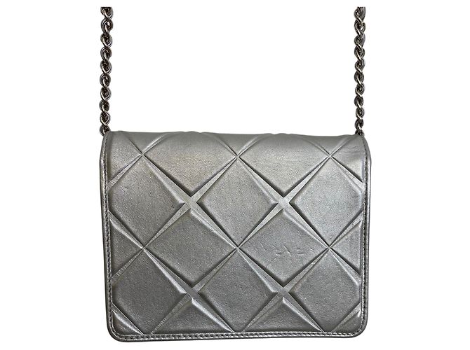 Borsa a tracolla in pelle di vitello metallica argento Chanel Airlines 16P Mini Propellor - vista 15