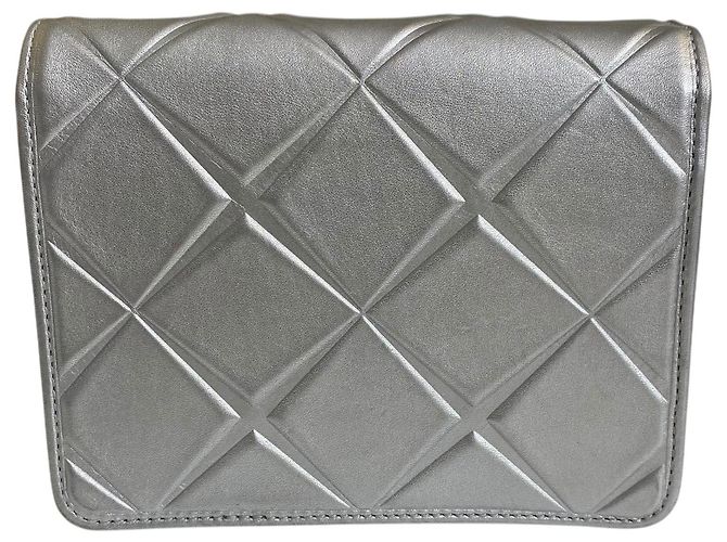 Borsa a tracolla in pelle di vitello metallica argento Chanel Airlines 16P Mini Propellor - vista 6