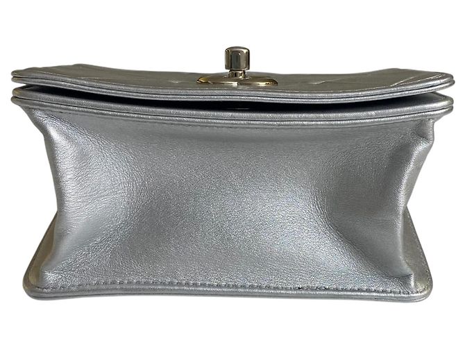 Borsa a tracolla in pelle di vitello metallica argento Chanel Airlines 16P Mini Propellor - vista 8