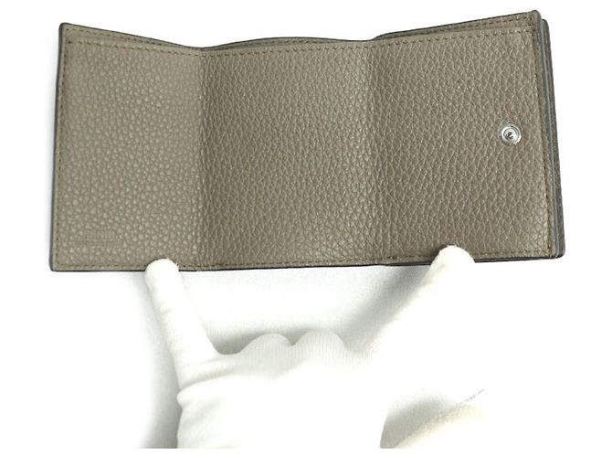 Billetera Fendi FF Compact Tri-Fold Burdeos - vista 3