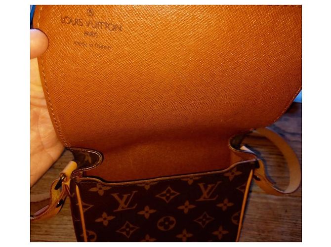 Louis Vuitton Petit sac besace avec bandoulière Marron - vue 5