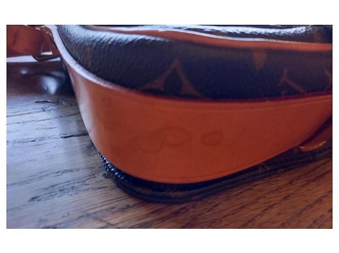 Louis Vuitton Petit sac besace avec bandoulière Marron - vue 6