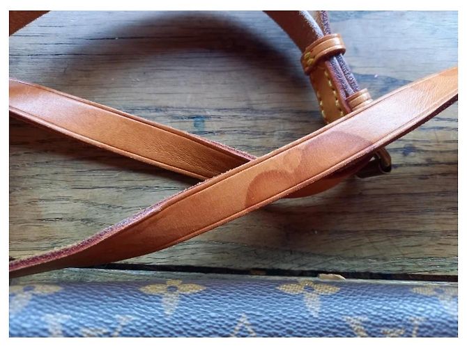 Louis Vuitton Petit sac besace avec bandoulière Marron - vue 7
