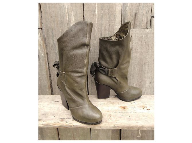 Botas Vanessa Bruno de piel kaki Caqui - vista 2
