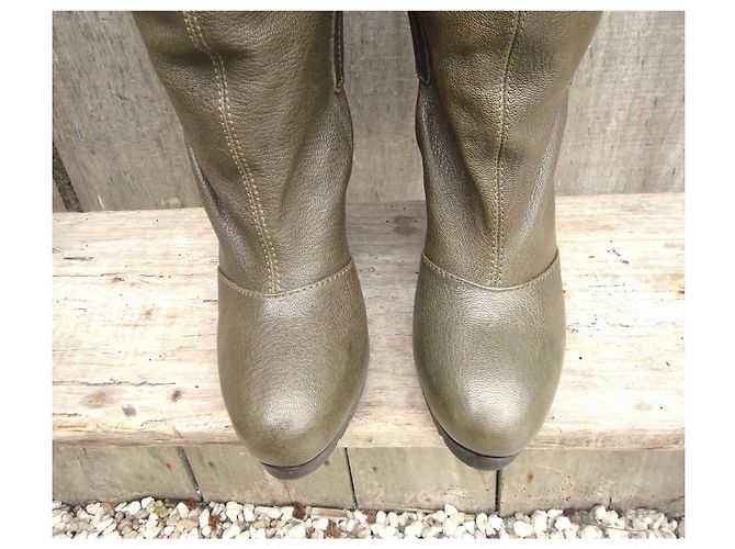 Botas Vanessa Bruno de piel kaki Caqui - vista 3