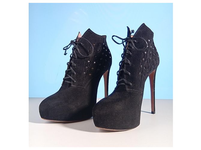 Stivaletti Alaïa Studded Lace-up in camoscio nero - vista 2