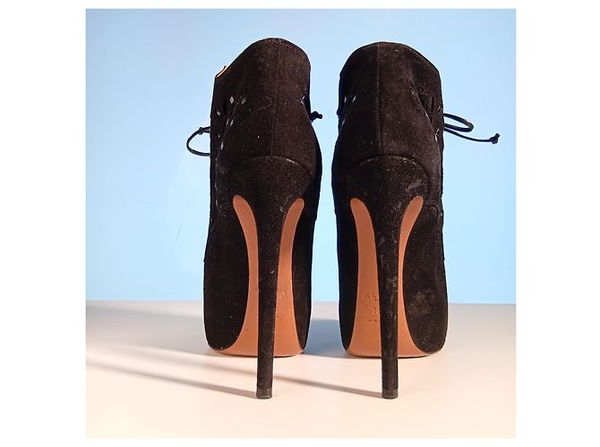 Stivaletti Alaïa Studded Lace-up in camoscio nero - vista 4