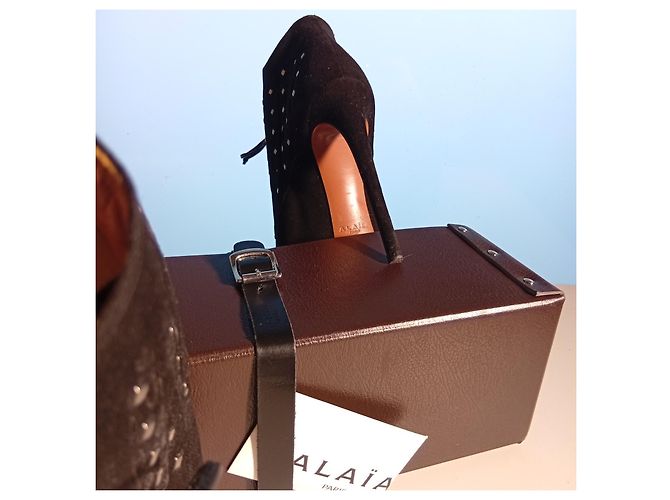 Stivaletti Alaïa Studded Lace-up in camoscio nero - vista 5