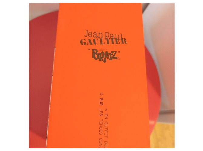 Coffret collection "Bratz x Jean Paul Gaultier Fashion Doll" - vue 12