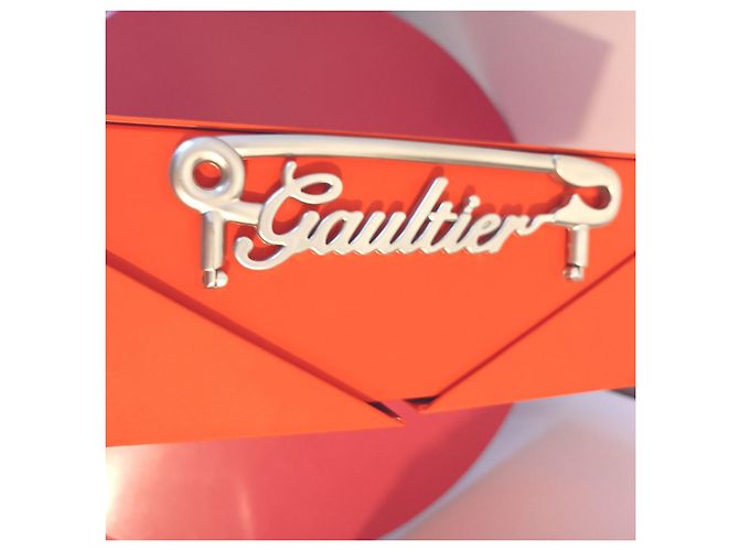 Coffret collection "Bratz x Jean Paul Gaultier Fashion Doll" - vue 13