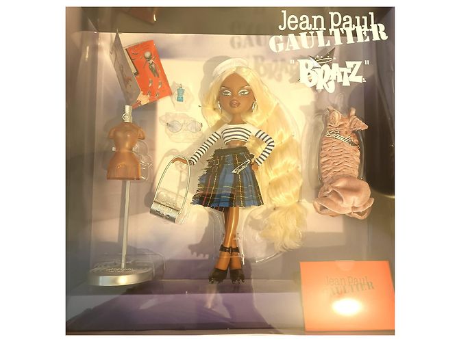 Coffret collection "Bratz x Jean Paul Gaultier Fashion Doll" - vue 5