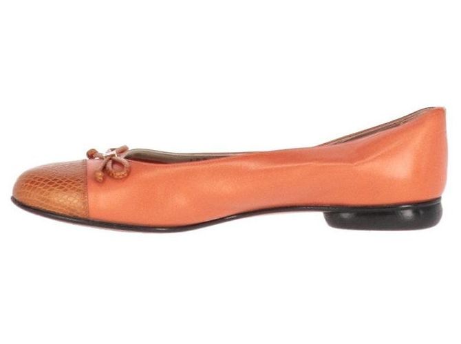 Orangene Lederflats von Salvatore Ferragamo - Ansicht 2