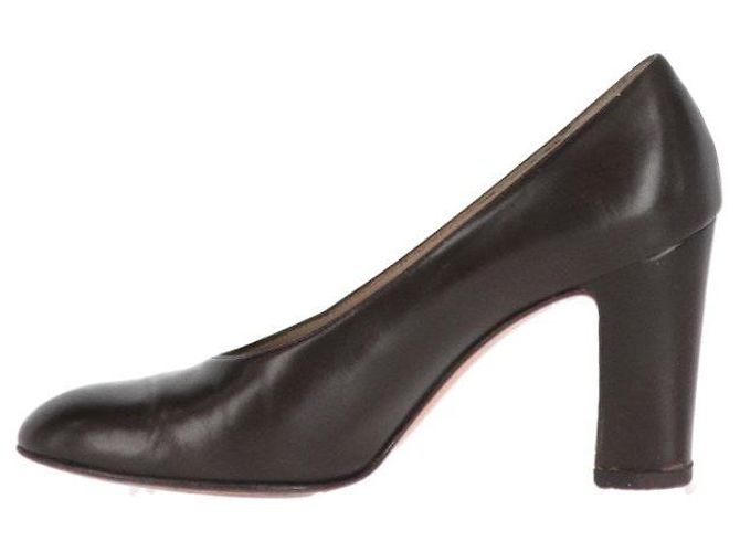 Braune Lederpumps von Salvatore Ferragamo - Ansicht 2