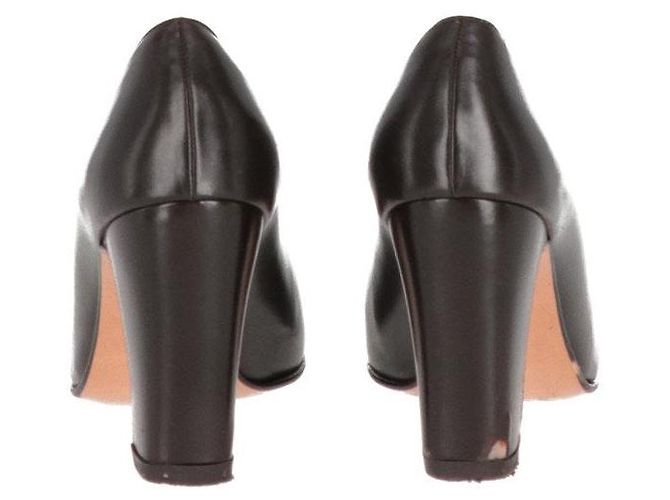Braune Lederpumps von Salvatore Ferragamo - Ansicht 6