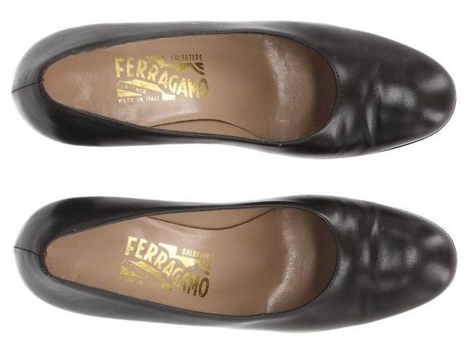 Braune Lederpumps von Salvatore Ferragamo - Ansicht 7