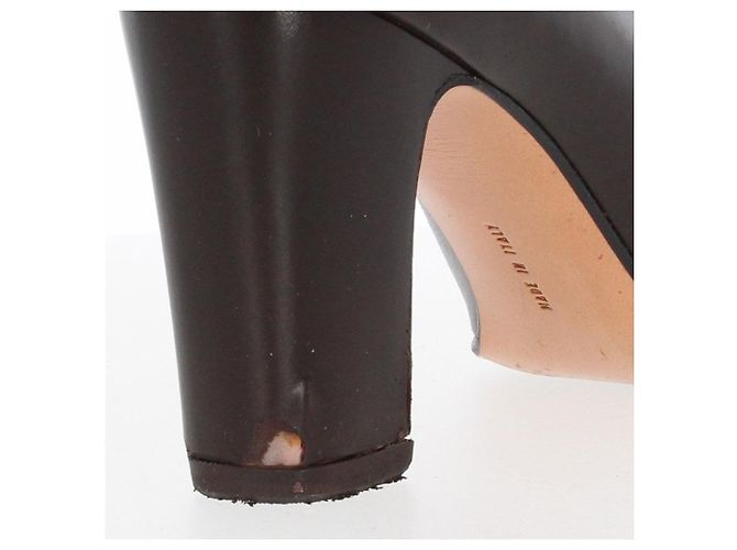 Braune Lederpumps von Salvatore Ferragamo - Ansicht 9