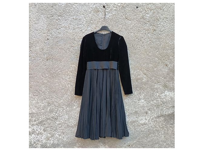 Vintage Abendkleid der 1950er Jahre, signiert von Pierre Balmain. - Ansicht 4