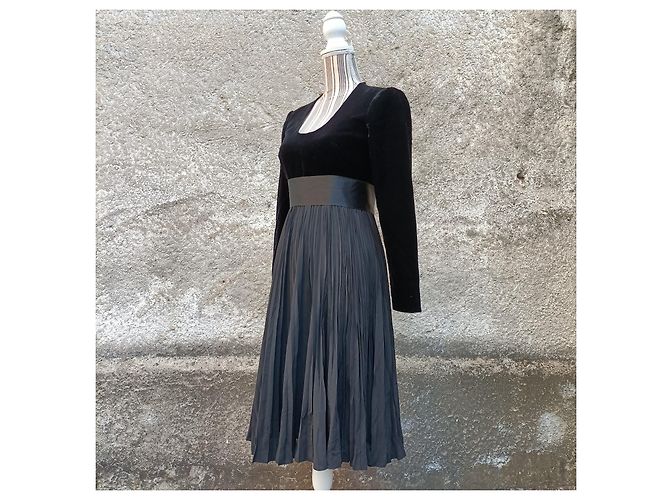 Vintage Abendkleid der 1950er Jahre, signiert von Pierre Balmain. - Ansicht 9