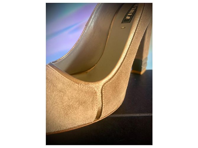 Le Silla Peep-Toe Stiletto mit Nieten. Beige - Ansicht 2