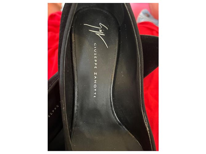 Giuseppe Zanotti Décolleté classici a punta (modello senza tempo). Nero - vista 2