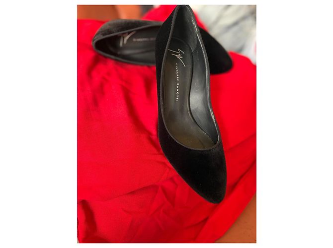 Giuseppe Zanotti Décolleté classici a punta (modello senza tempo). Nero - vista 3