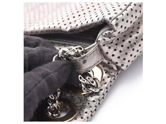 Borsa a Spalla in Pelle Perforata Chanel 2.55 Argento - vista 10