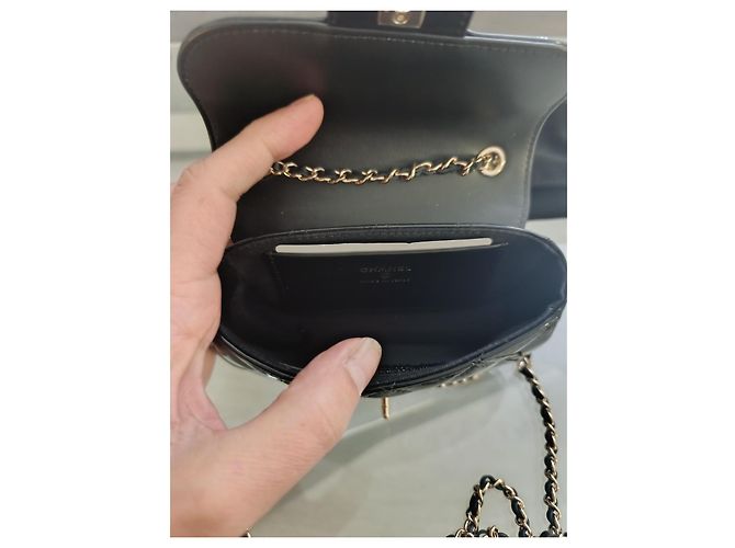 Piccola borsa Chanel in pelle verniciata nera Nero - vista 18
