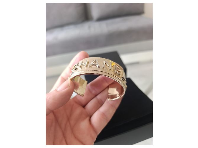 Chanel Armreif Gold mit CC Logo und Strass Größe M Gold hardware - Ansicht 11